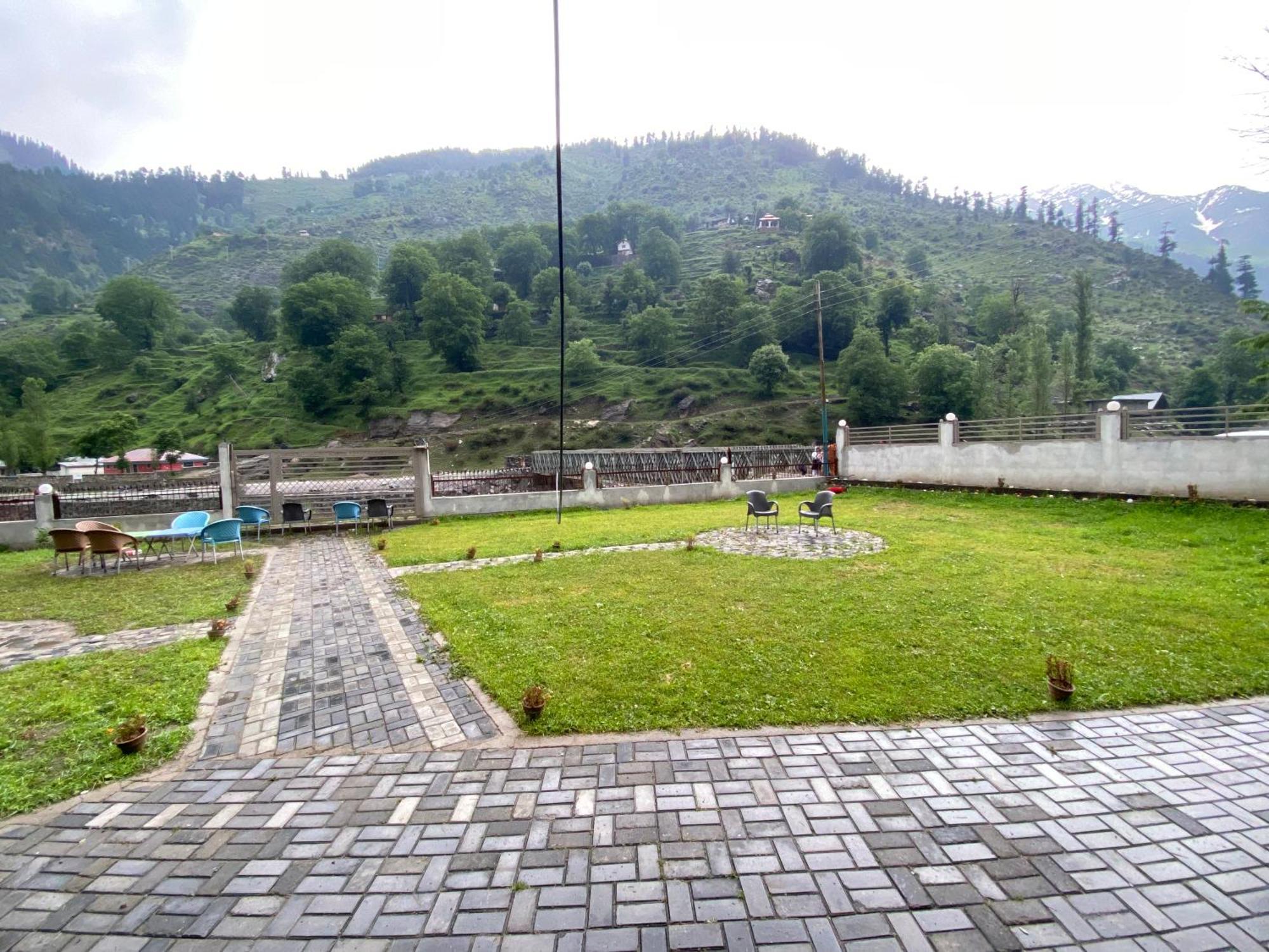 River Garden Hotel And Resort Naran Exterior photo